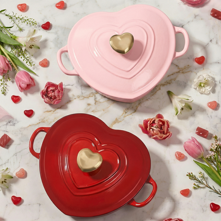 Smaltovaný litinový hrnec ve tvaru srdce