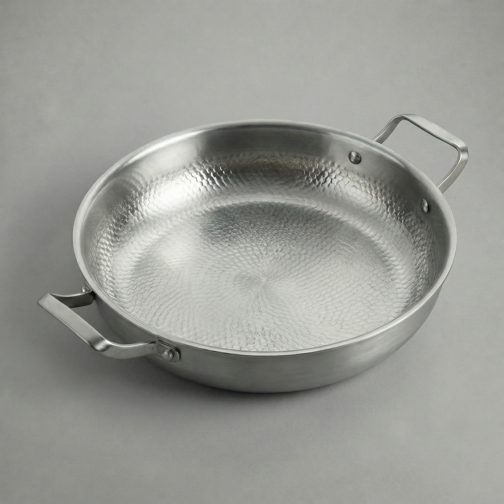 Titanová pánev s dvěma držadly