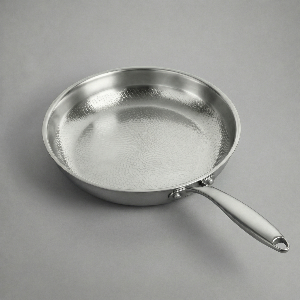 Opatrně kovaná titanová pánev